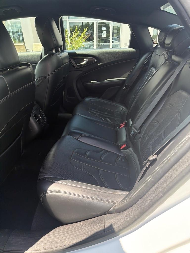 Chrysler 200  2015