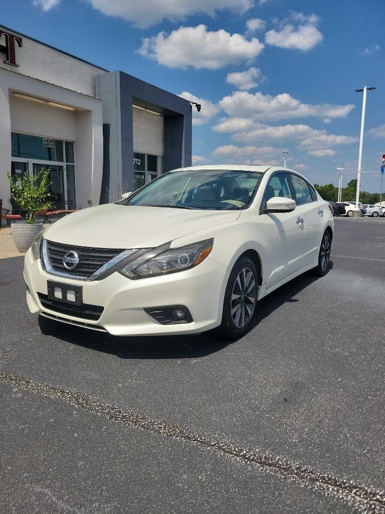 Nissan Altima  2016