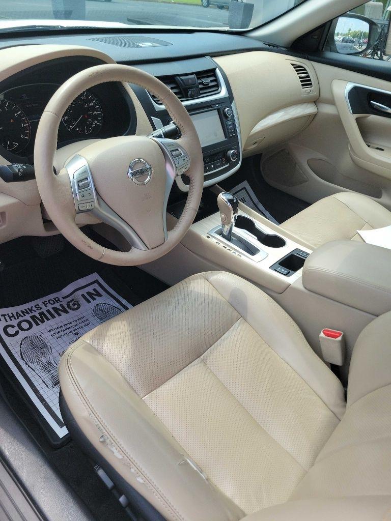 Nissan Altima  2016