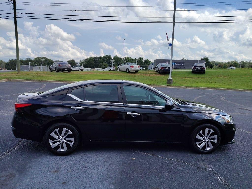Nissan Altima  2021