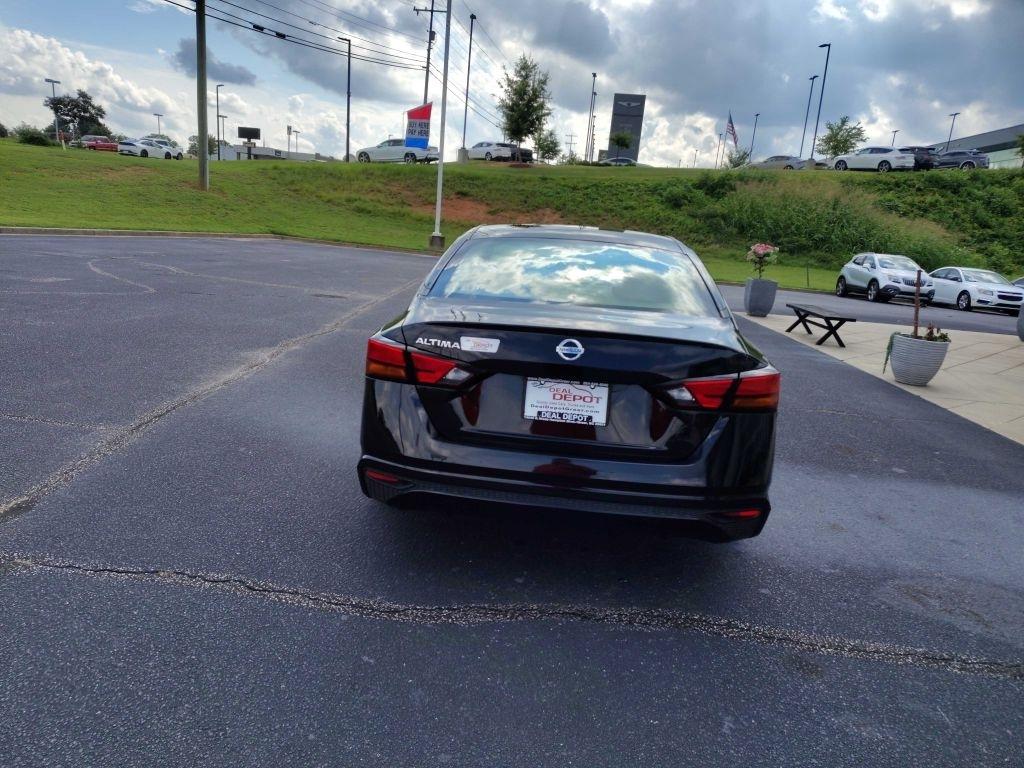 Nissan Altima  2021