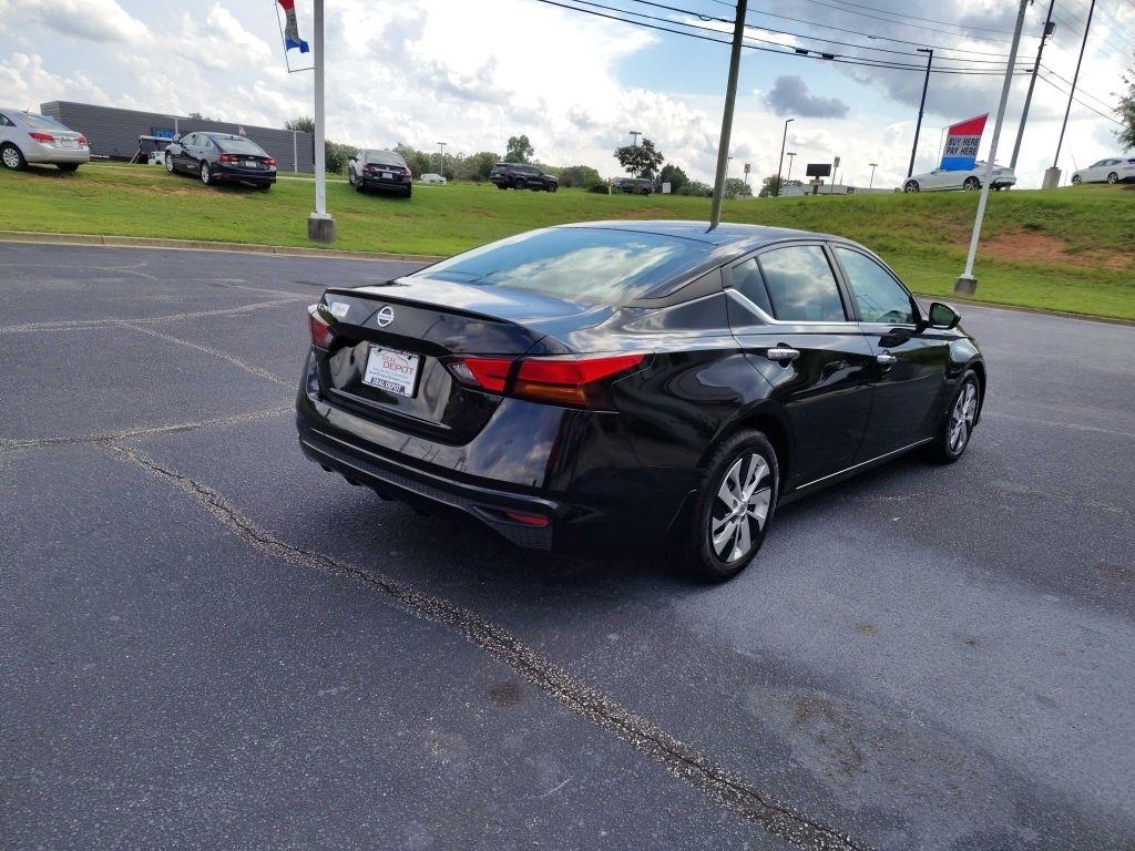 Nissan Altima  2021