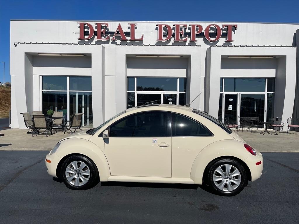 Volkswagen New Beetle  2010
