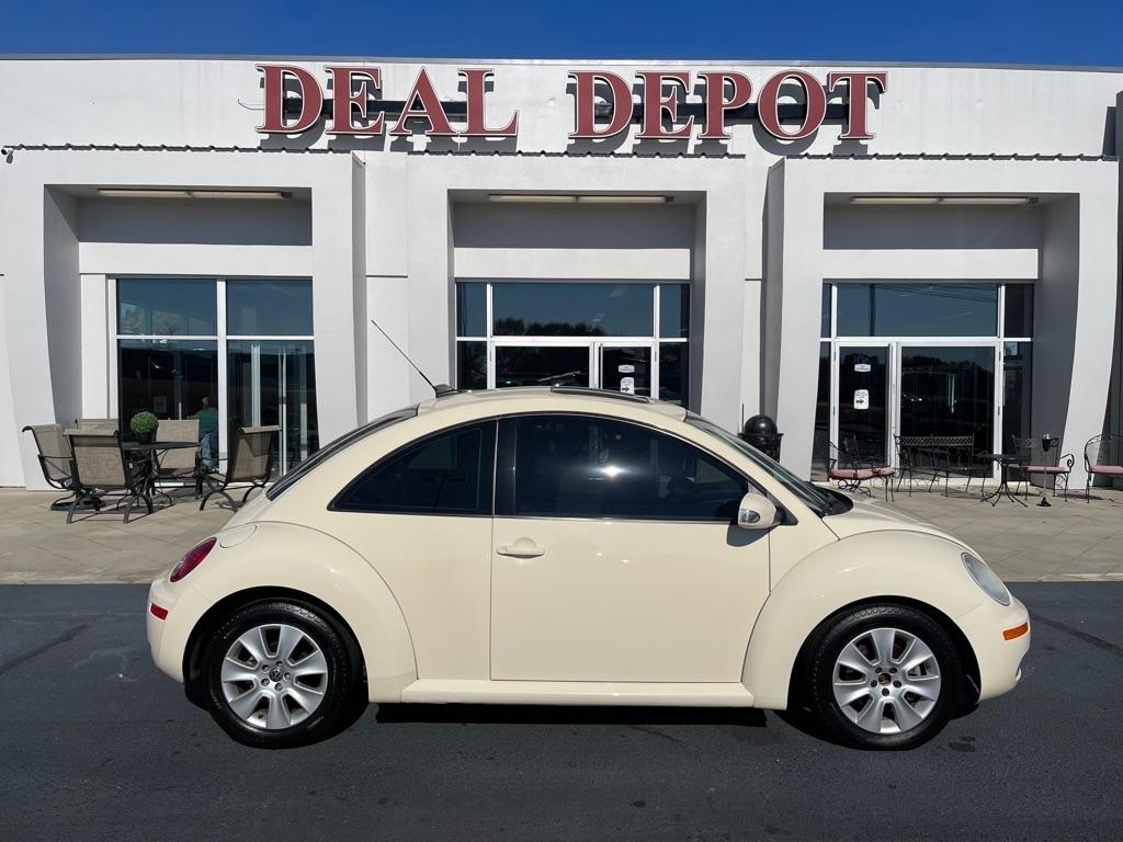 Volkswagen New Beetle  2010
