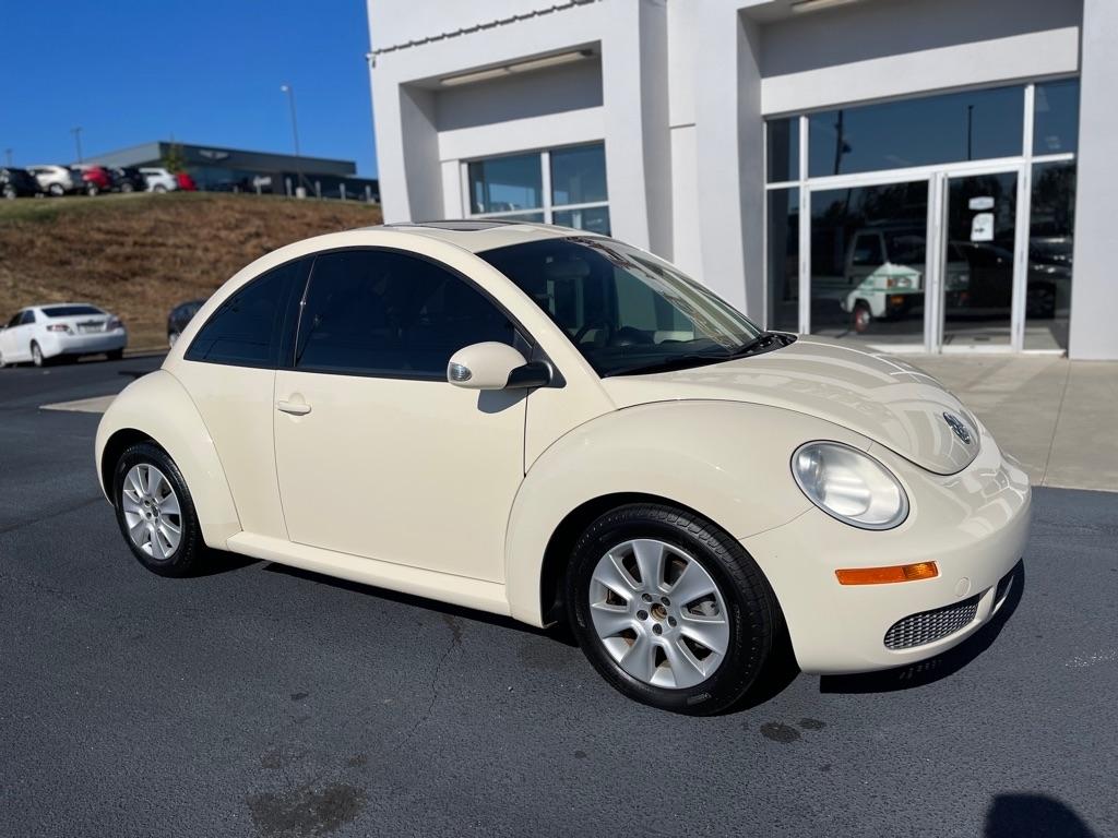 Volkswagen New Beetle  2010