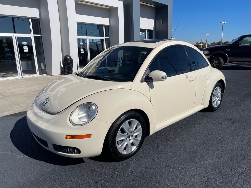 Volkswagen New Beetle  2010
