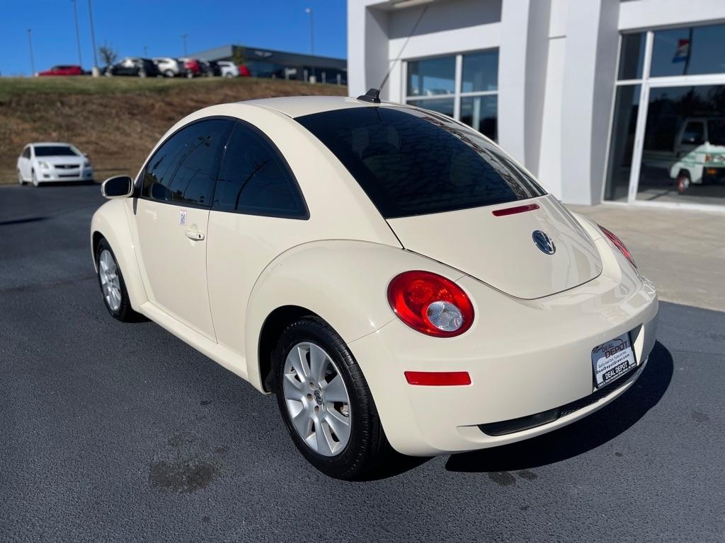 Volkswagen New Beetle  2010