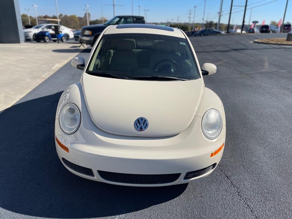 Volkswagen New Beetle  2010