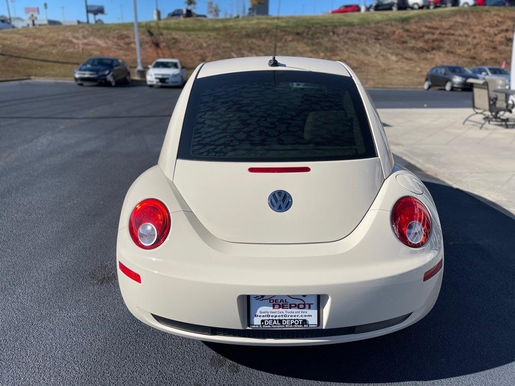 Volkswagen New Beetle  2010