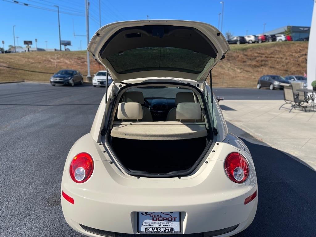 Volkswagen New Beetle  2010