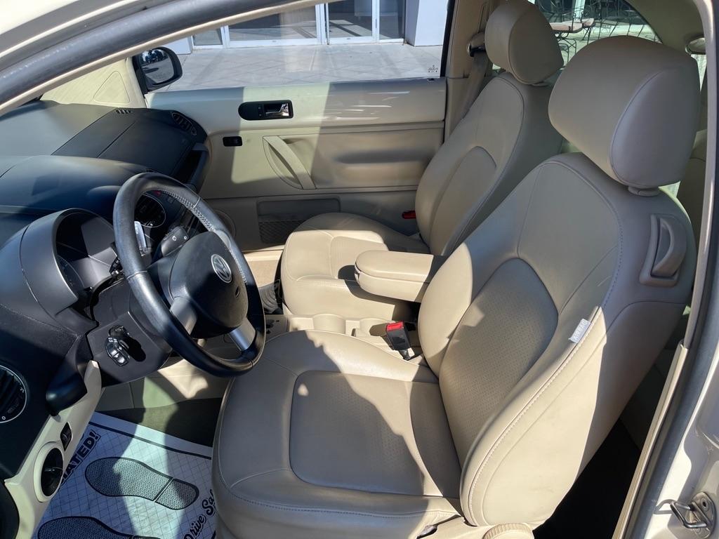 Volkswagen New Beetle  2010