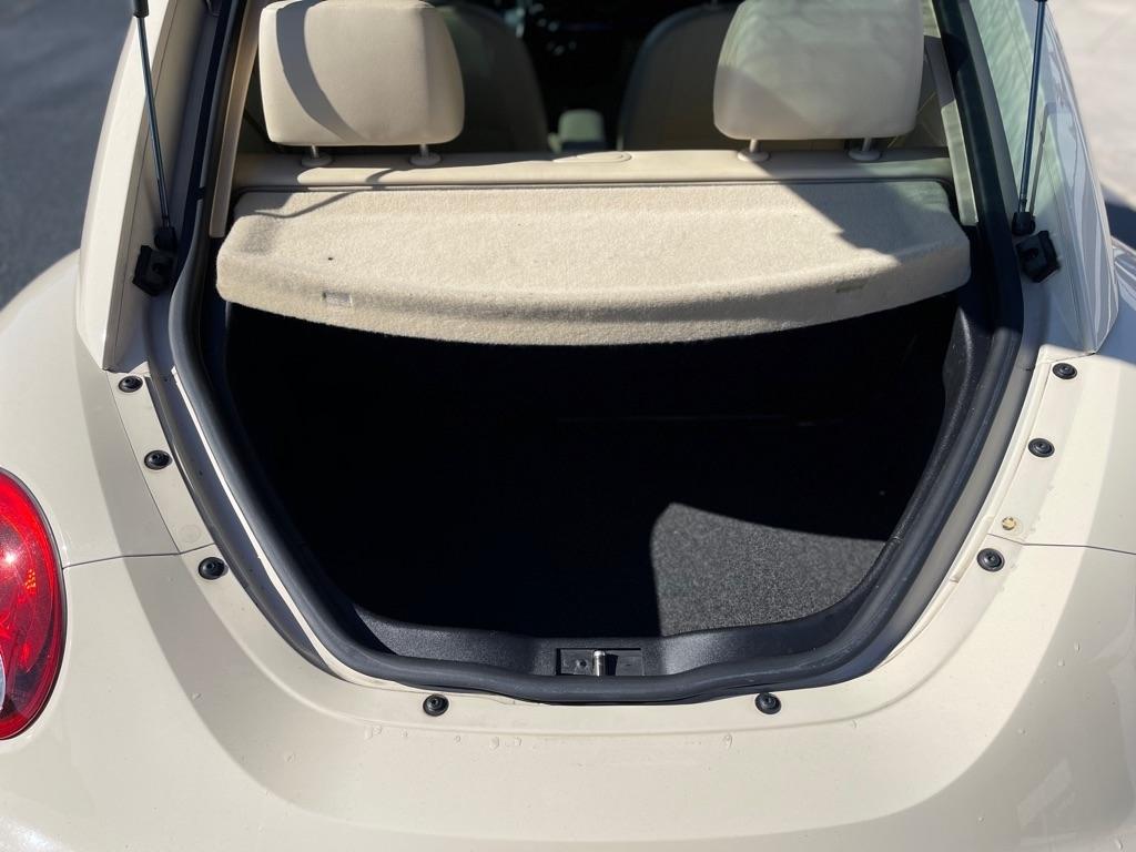 Volkswagen New Beetle  2010