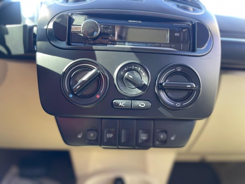 Volkswagen New Beetle  2010