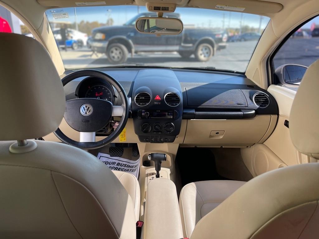 Volkswagen New Beetle  2010