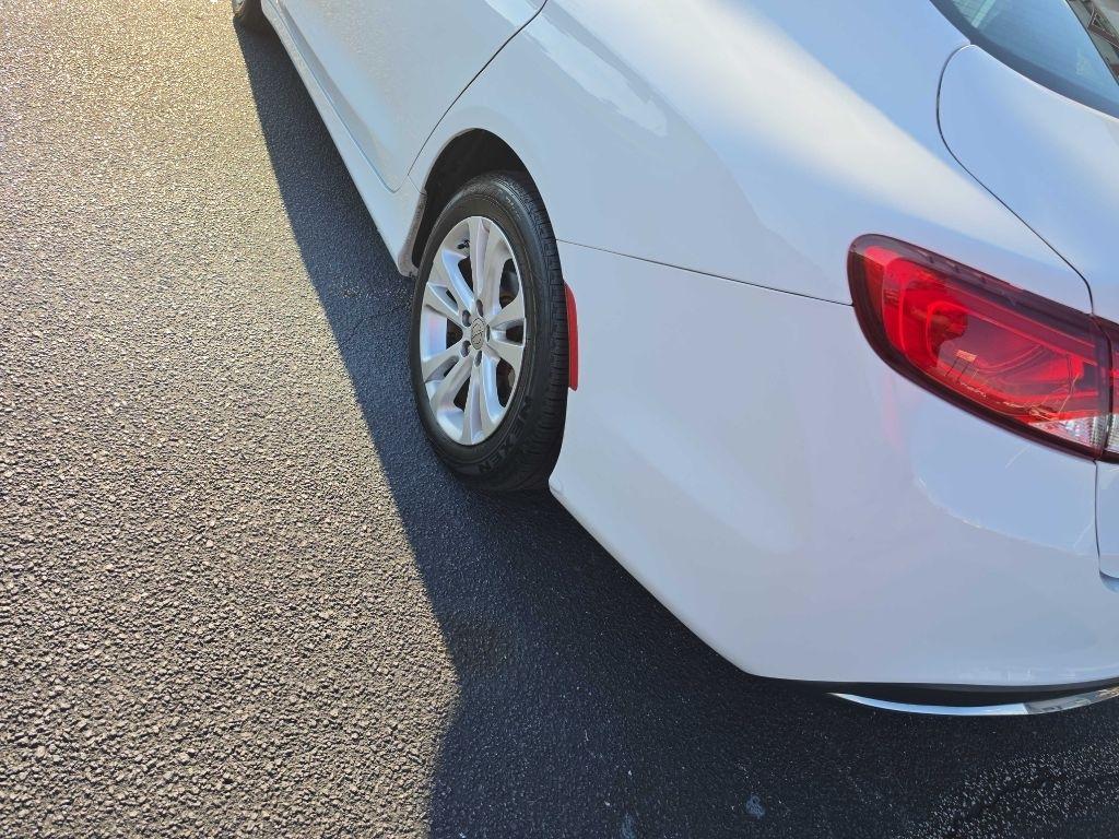 Chrysler 200  2015