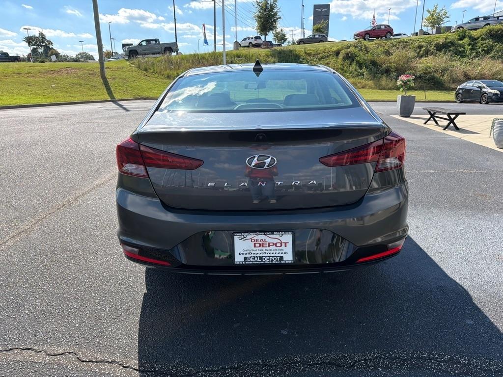 Hyundai Elantra  2020