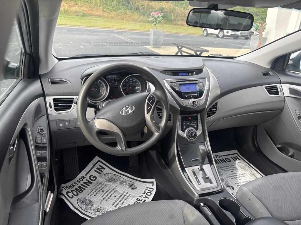 Hyundai Elantra  2013