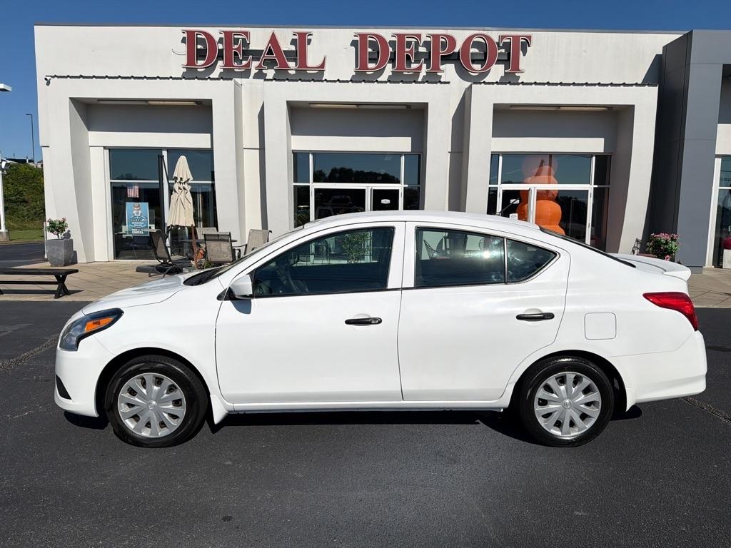 Nissan Versa  2019