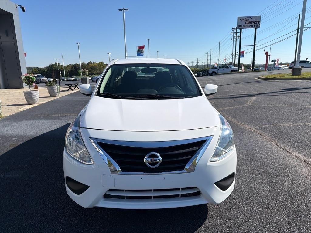 Nissan Versa  2019