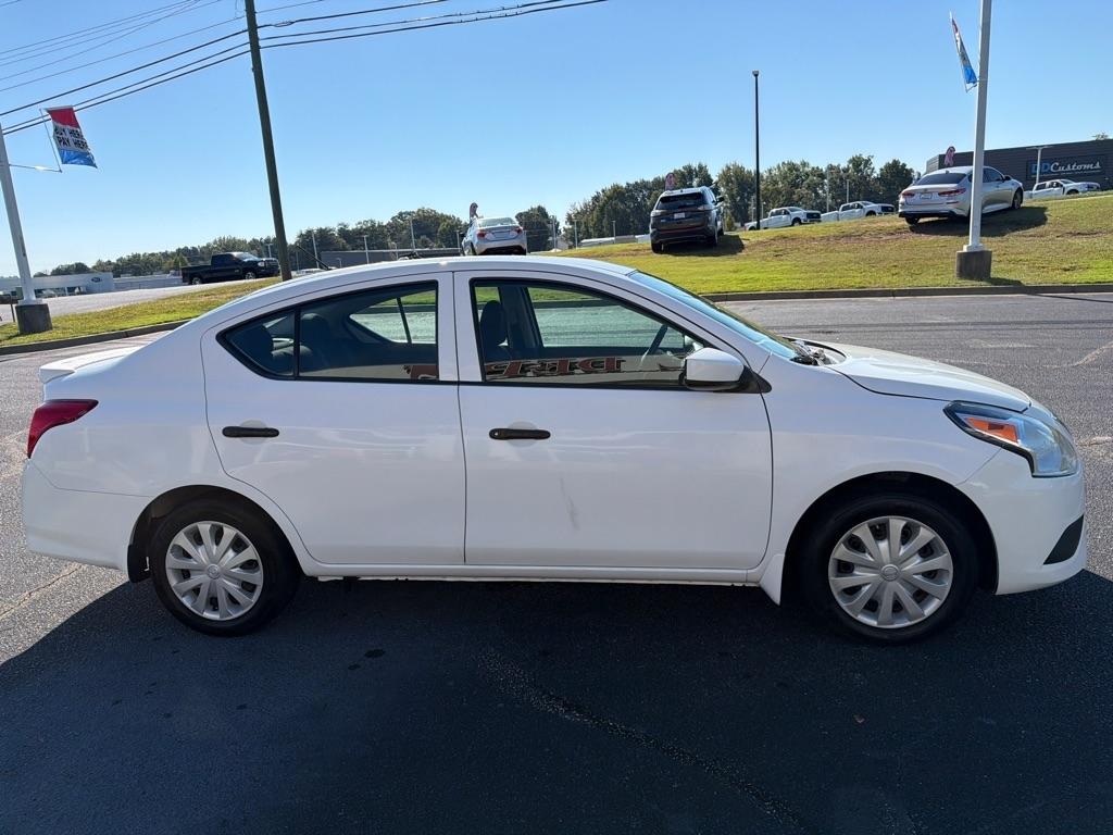 Nissan Versa  2019