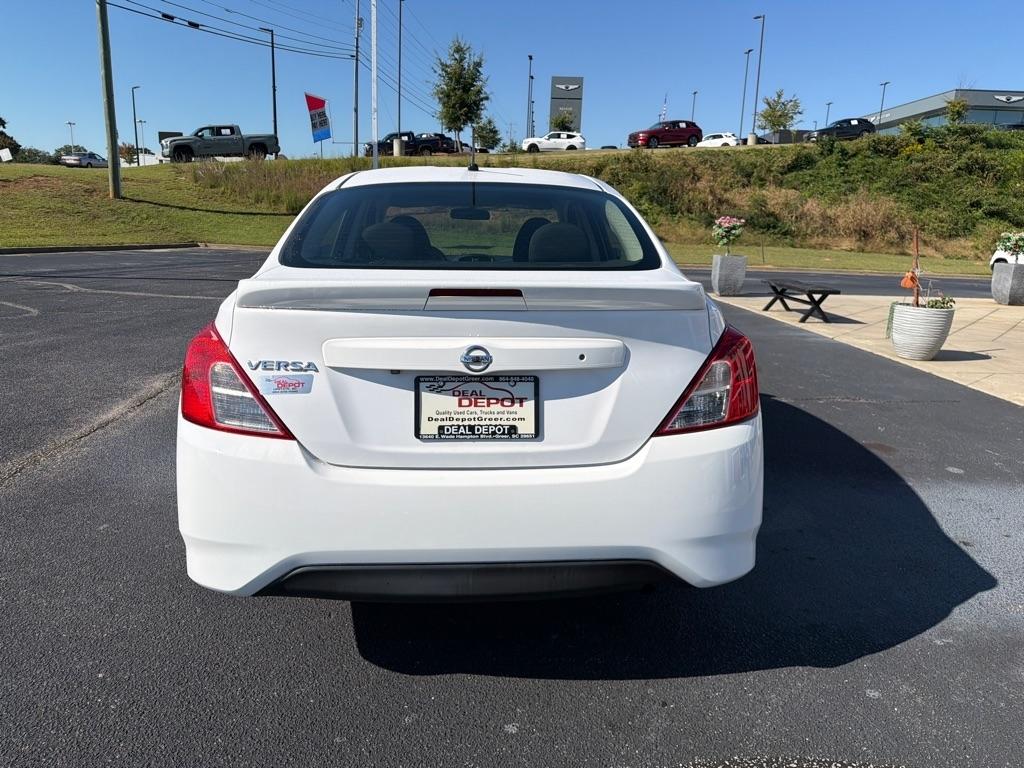Nissan Versa  2019
