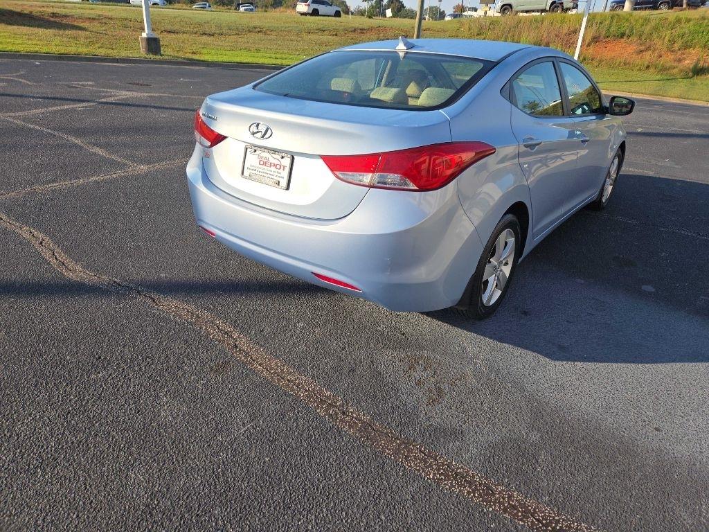 Hyundai Elantra  2012