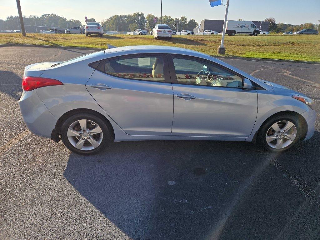 Hyundai Elantra  2012