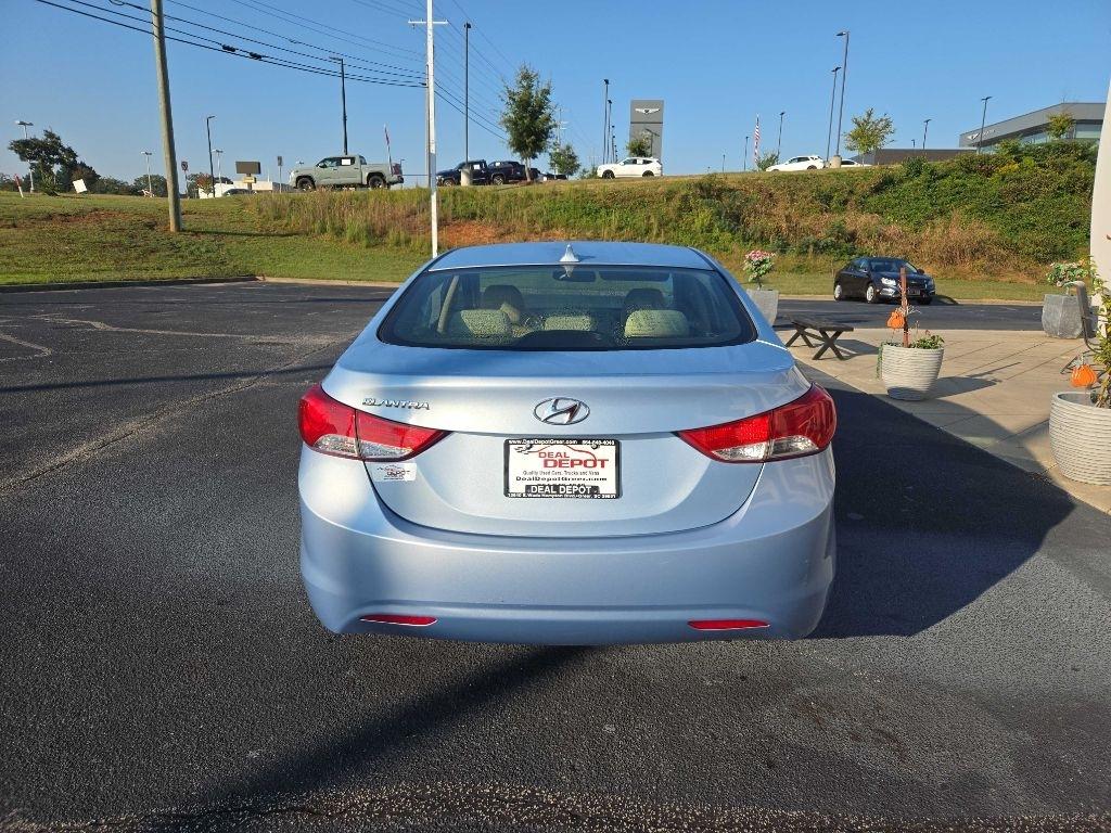 Hyundai Elantra  2012
