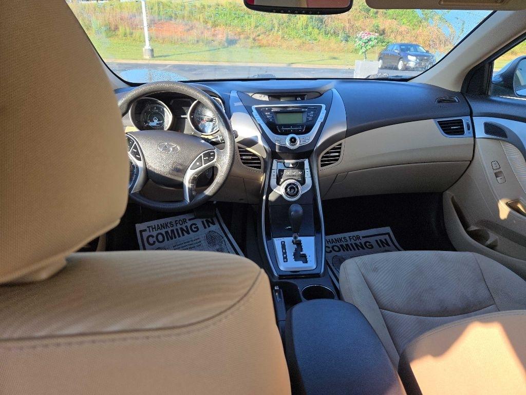 Hyundai Elantra  2012