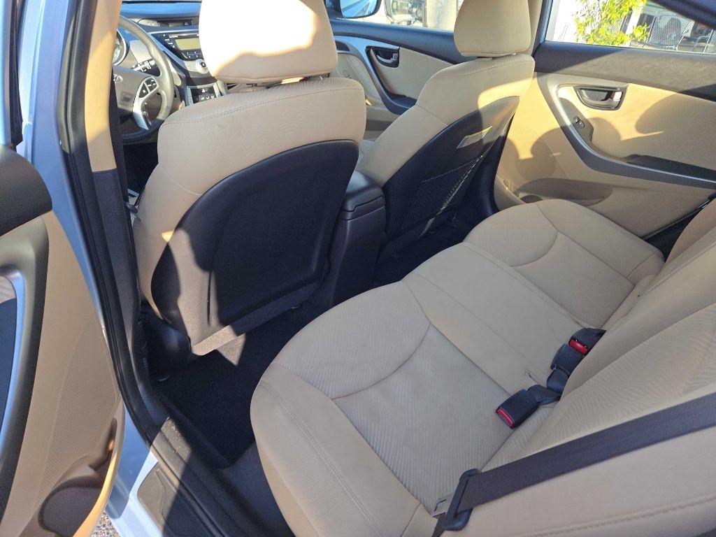 Hyundai Elantra  2012