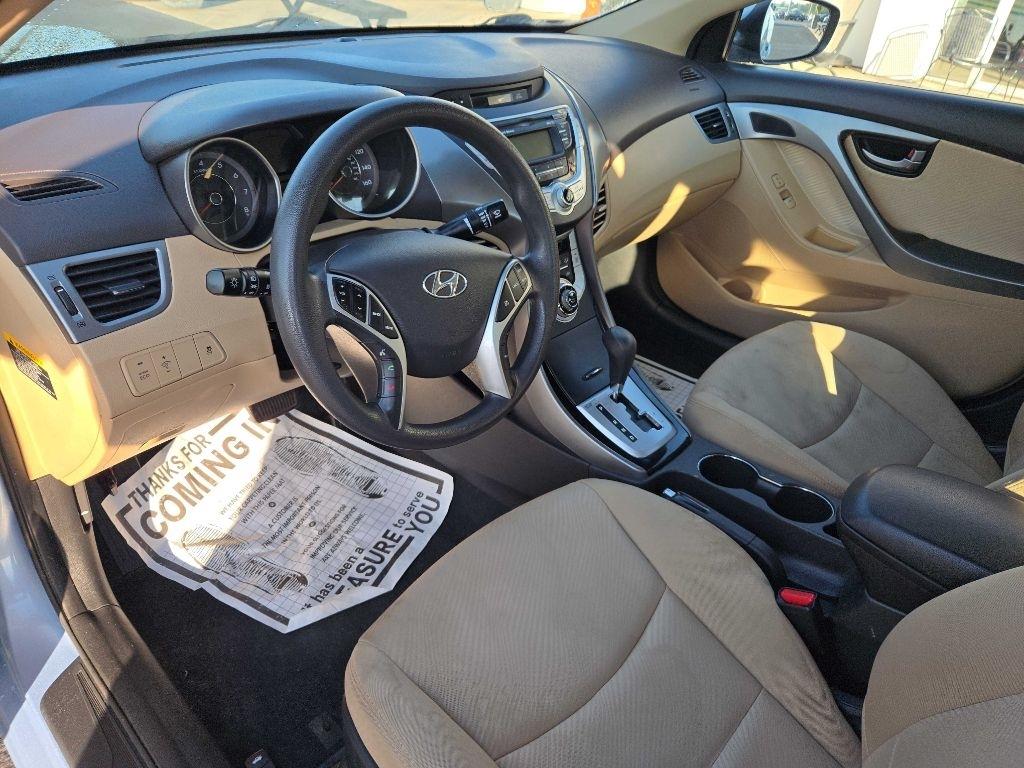 Hyundai Elantra  2012