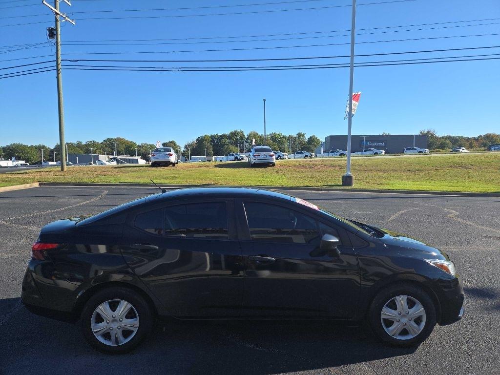Nissan Versa  2020