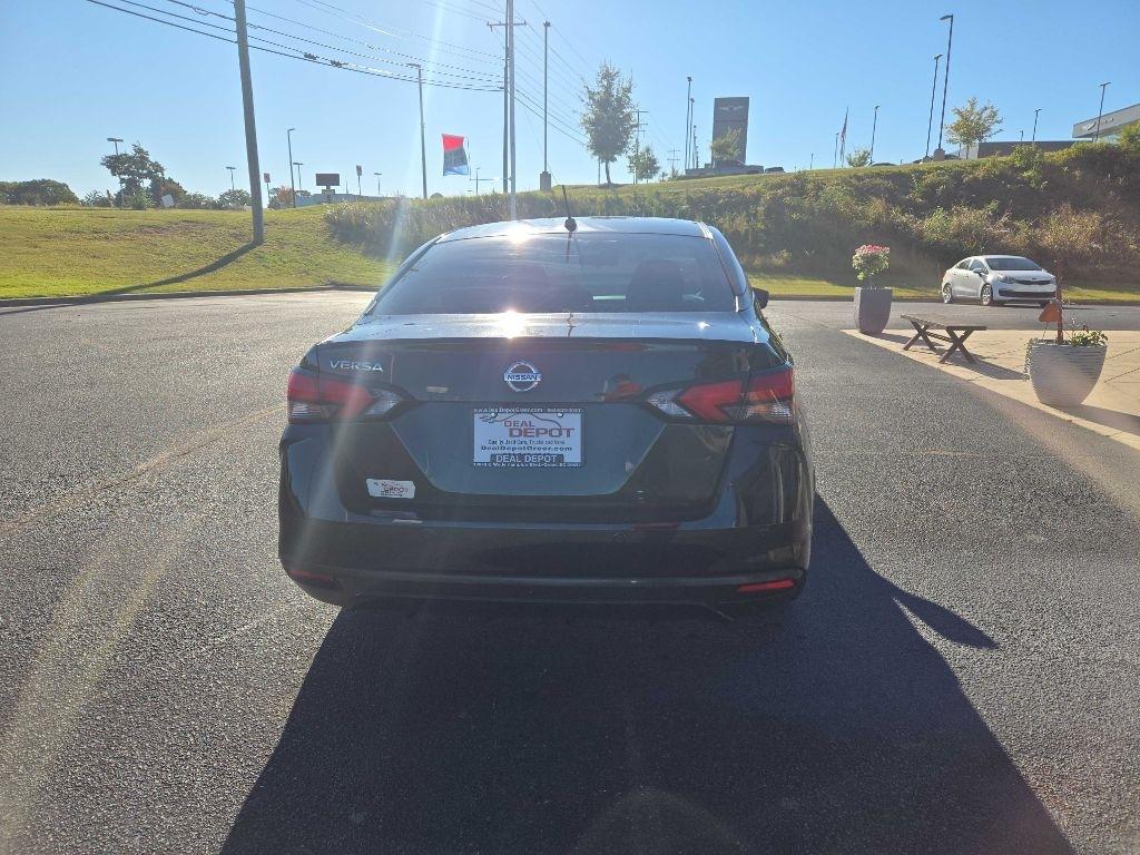 Nissan Versa  2020
