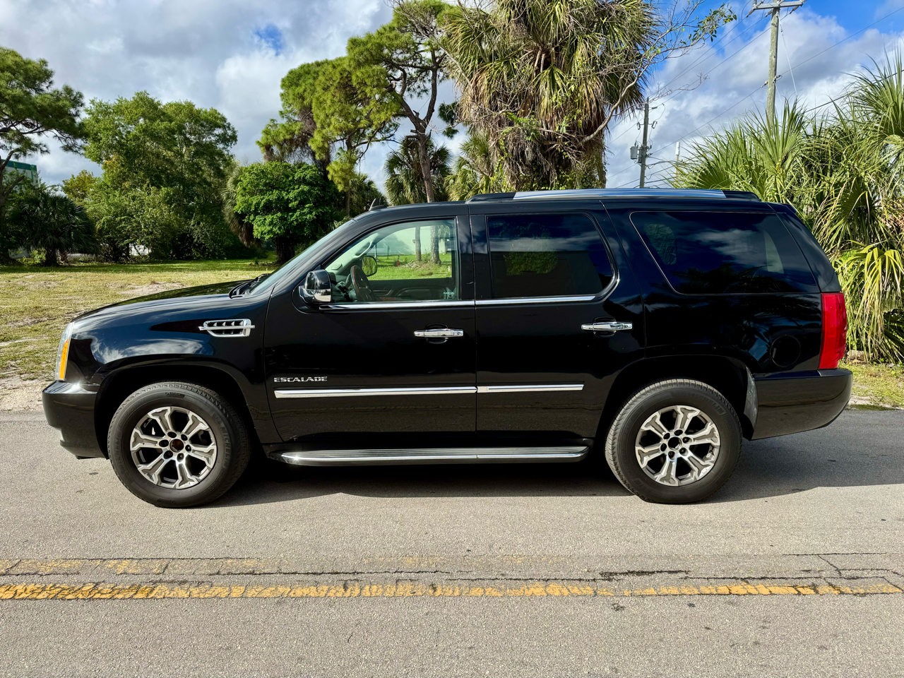 Cadillac Escalade 2WD 4dr Base 2013