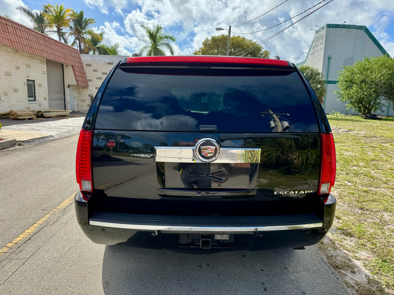 Cadillac Escalade 2WD 4dr Base 2013