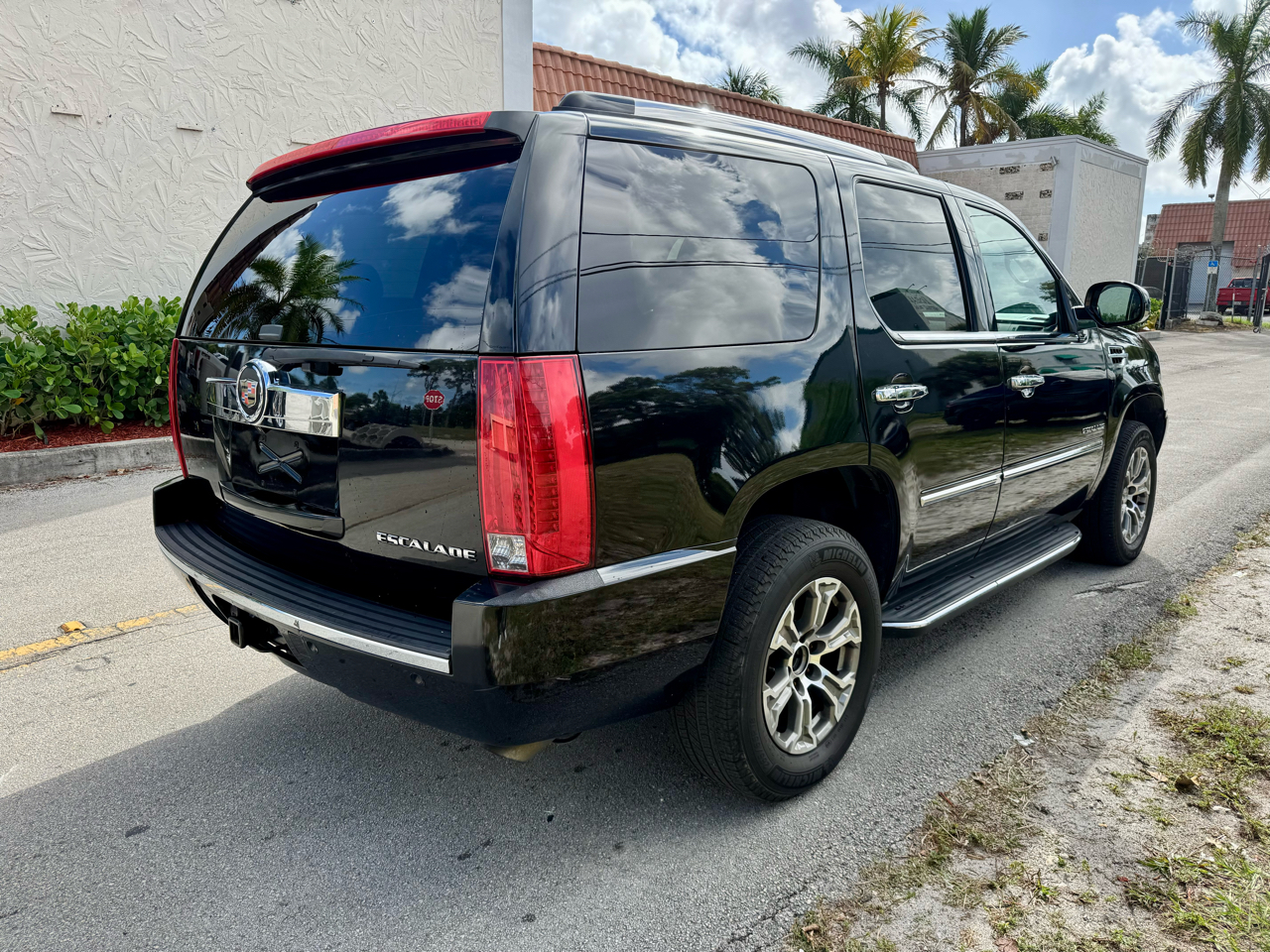 Cadillac Escalade 2WD 4dr Base 2013