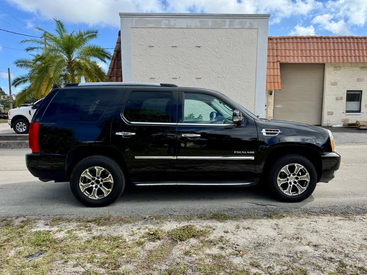 Cadillac Escalade 2WD 4dr Base 2013
