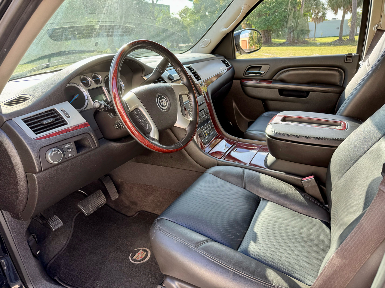 Cadillac Escalade 2WD 4dr Base 2013