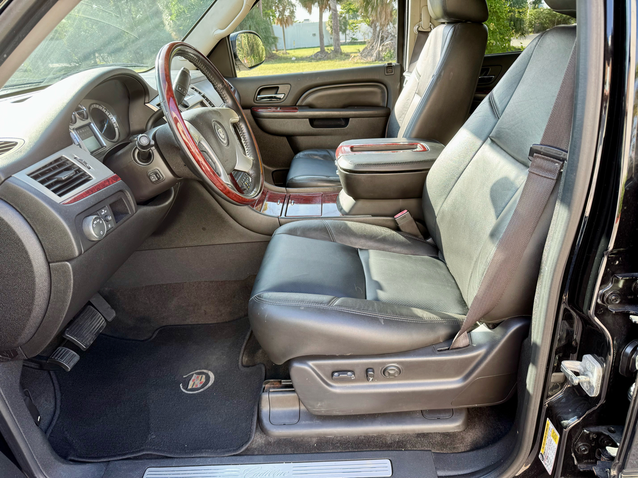 Cadillac Escalade 2WD 4dr Base 2013