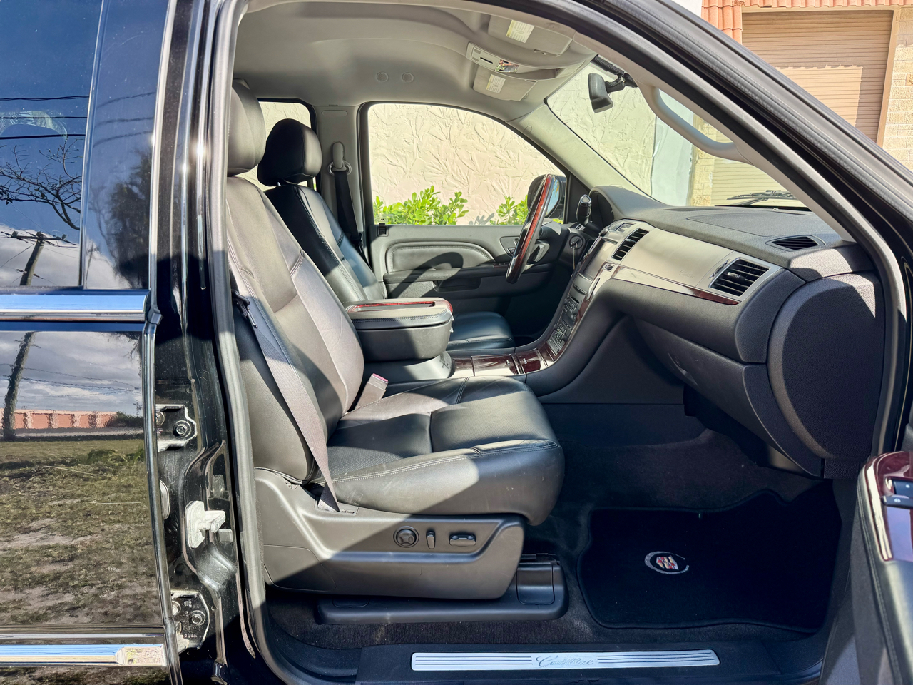 Cadillac Escalade 2WD 4dr Base 2013