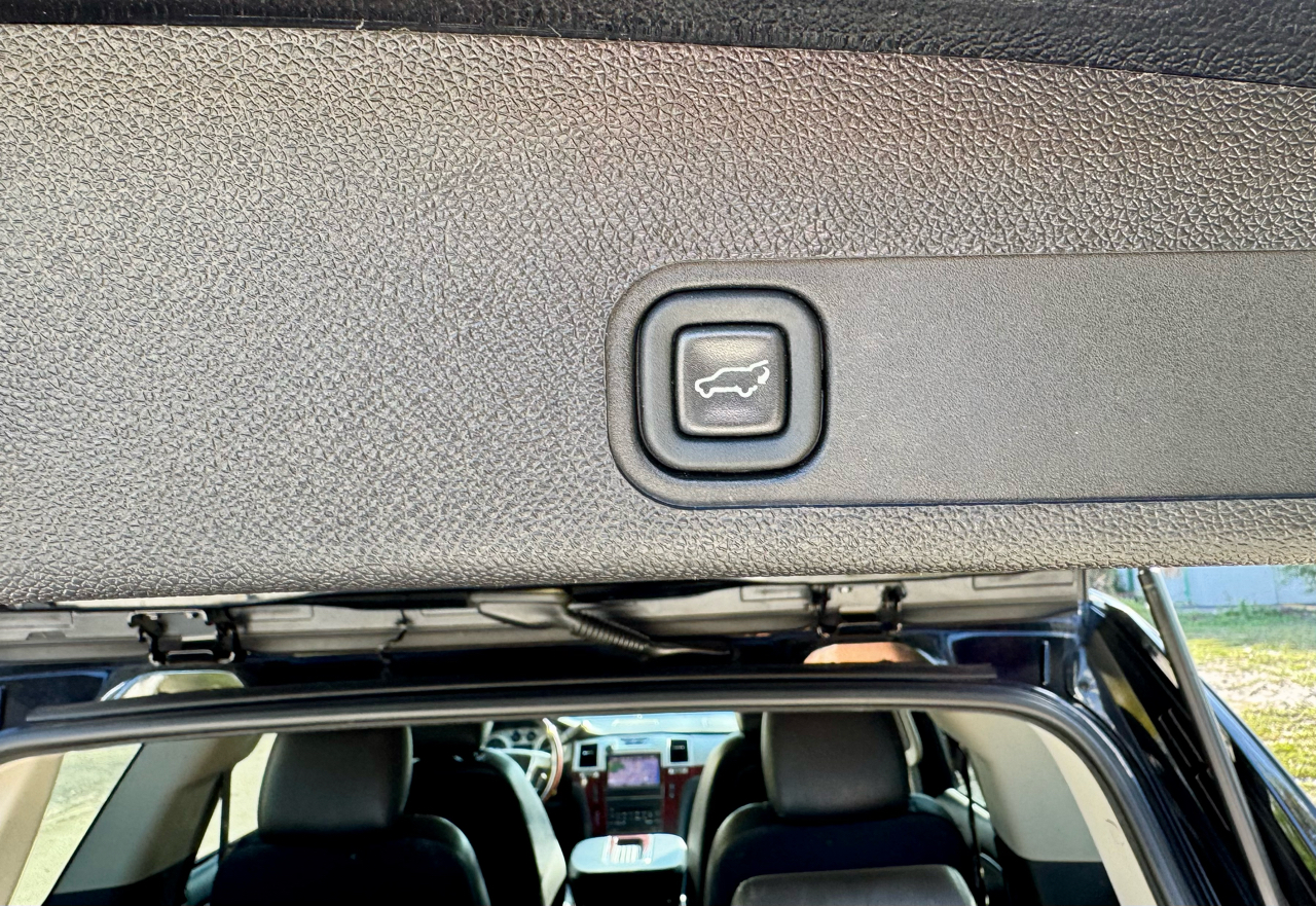 Cadillac Escalade 2WD 4dr Base 2013