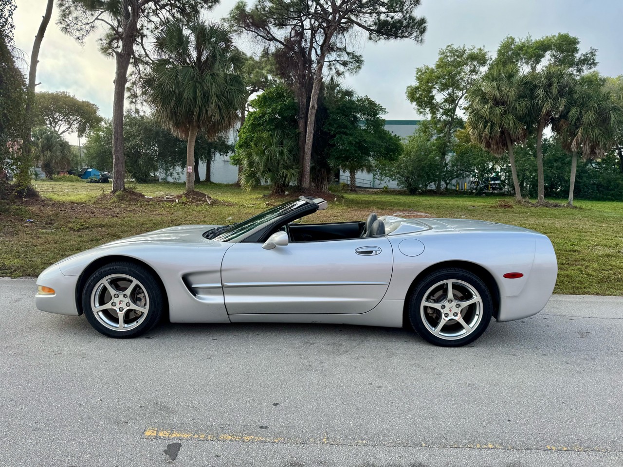 Chevrolet Corvette 2dr Convertible 2002
