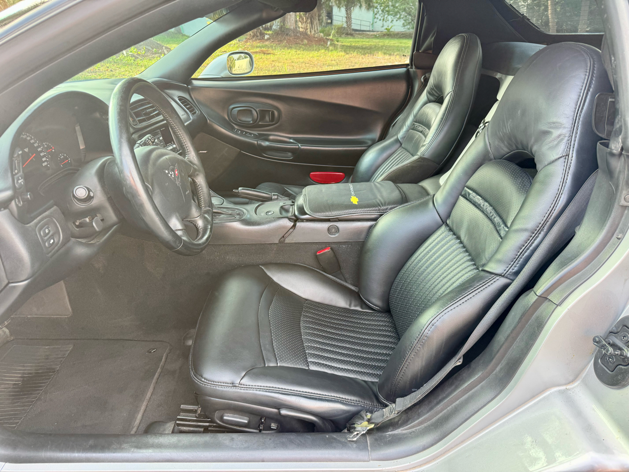 Chevrolet Corvette 2dr Convertible 2002