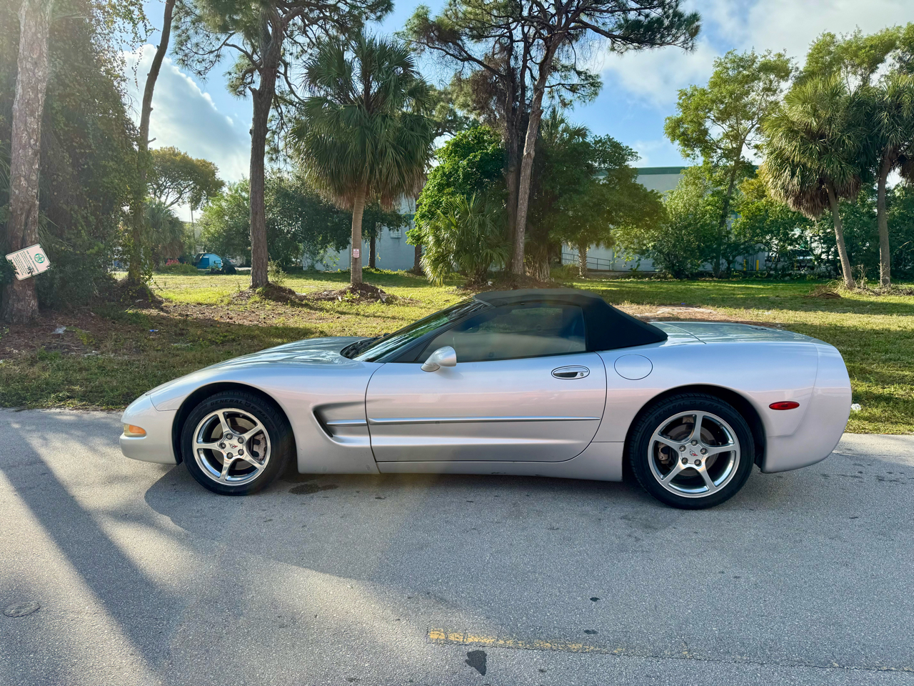 Chevrolet Corvette 2dr Convertible 2002
