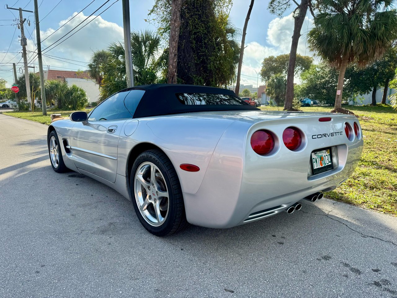 Chevrolet Corvette 2dr Convertible 2002
