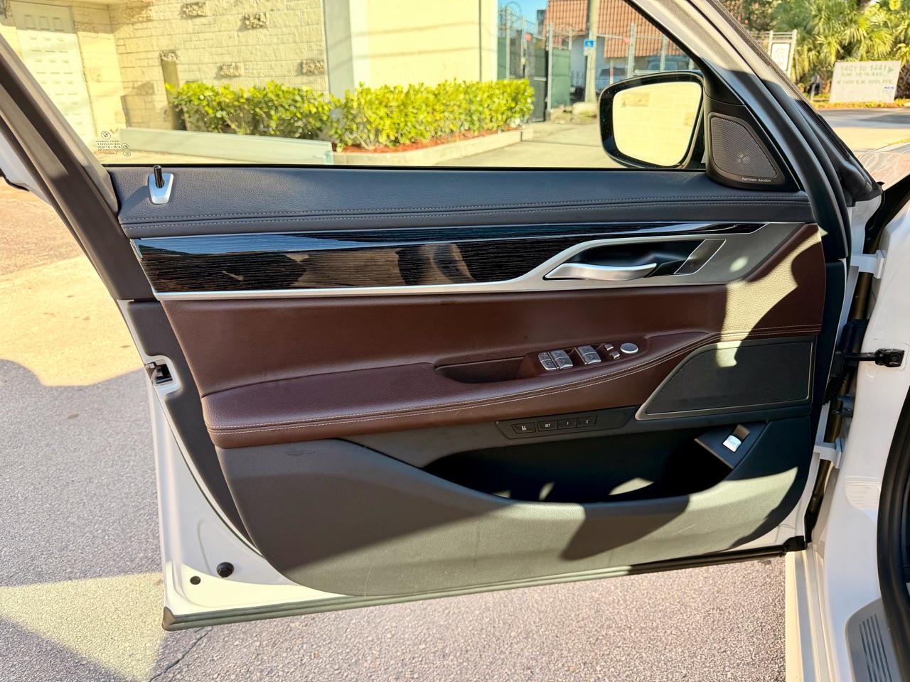 BMW 7-Series  2020