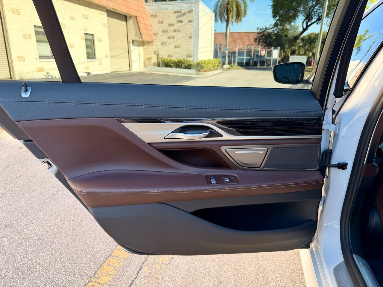 BMW 7-Series  2020