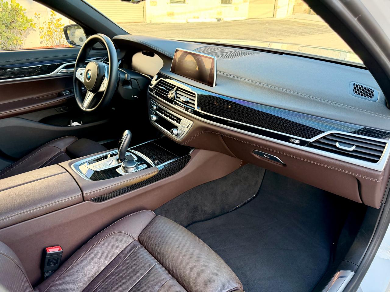 BMW 7-Series  2020