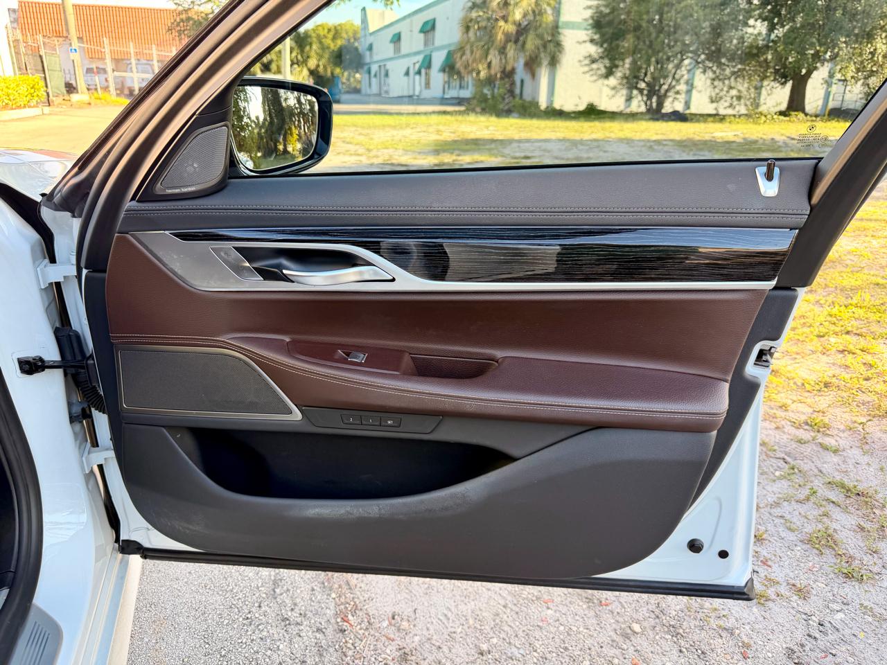 BMW 7-Series  2020