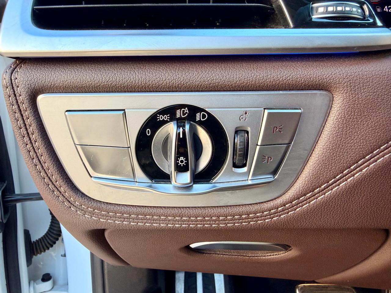 BMW 7-Series  2020